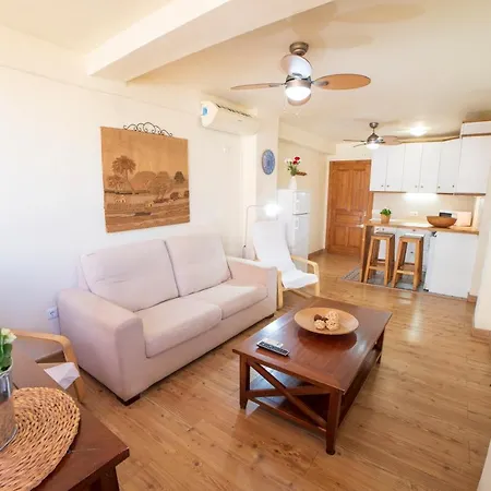 Center Next To The 2 Bedrooms